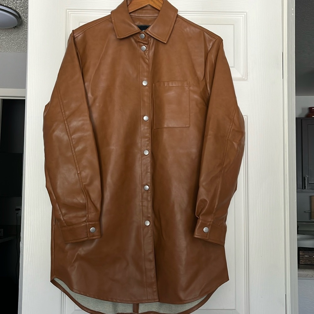 Bagatelle Collection Cognac Faux Leather Oversized Shacket. Brown. Small.